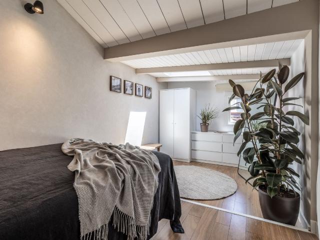 Stylish 2 Bedroom Beach Inspired Apartment with Terrace in Rios Rosas, Madrid Amsterdam Apartments for Rent