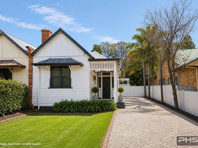 Stylish 2 Bedroom Duplex in a Central Location