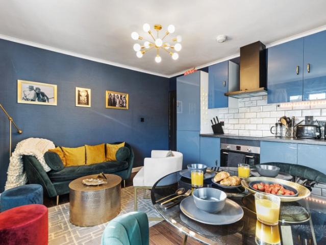 Stylish 2 Bedroom Flat Fully Furnished