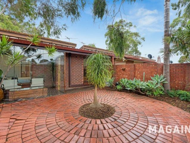 Stylish 2 Bedroom Home Unit with Front and Rear Courtyards