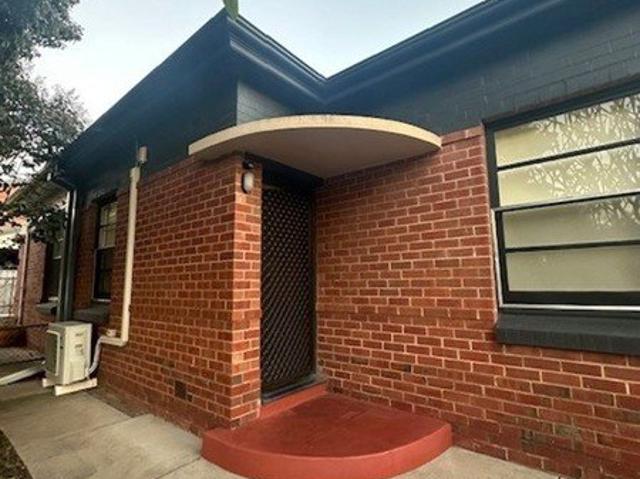 Stylish 2 Bedroom Home with Study, Modern Kitchen & Bathroom and Spacious Garden