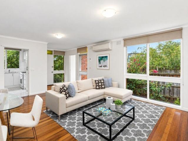 Stylish 2 Bedroom Living with Two Courtyards & Laneway Access