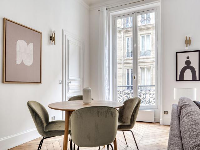 Stylish 2 Bedroom Oasis in the Heart of Paris