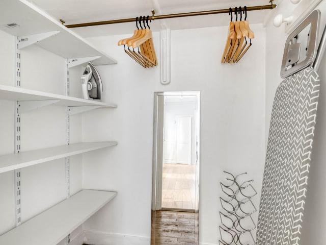 Stylish 2 Bedroom Oasis in Le Marais, Paris, Paris Amsterdam Apartments for Rent