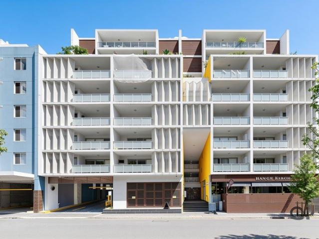 Stylish 2 Bedroom Parramatta CBD Apartment