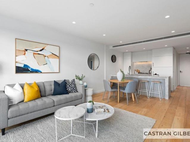 Stylish 2 Bedroom Residence Metres from Caulfield Park
