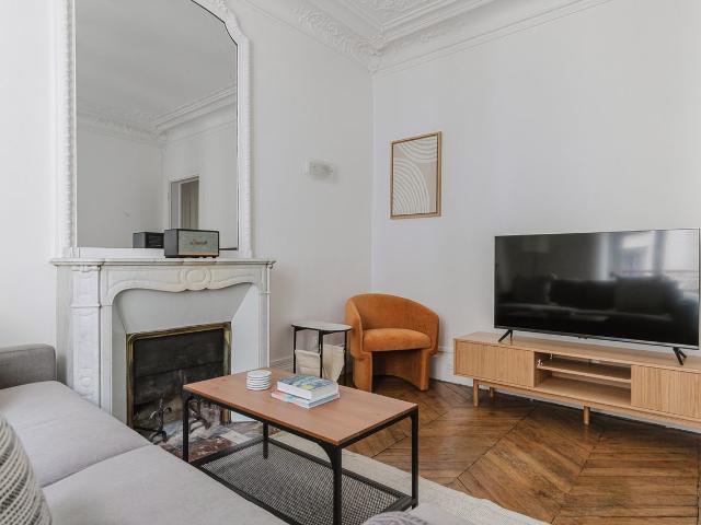 Stylish 2 Bedroom Retreat in Batignolles, Paris, Paris Amsterdam Apartments for Rent