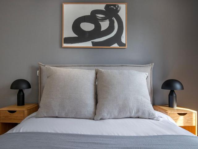 Stylish 2 Bedroom Retreat in Paris, Paris Amsterdam Apartments for Rent