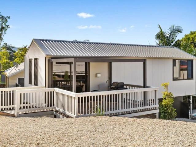 Stylish 2 Bedroom Retreat with Pool!