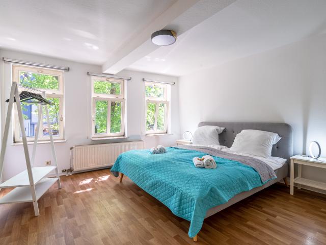 Stylish 2 Room Apartment 75m² good connection to Frankfurt | Balkony | Parking | Netflix