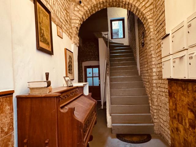 Stylish 2 Room Apartment in Prime Location in Cologne Deutz, Koln Amsterdam Apartments for Rent