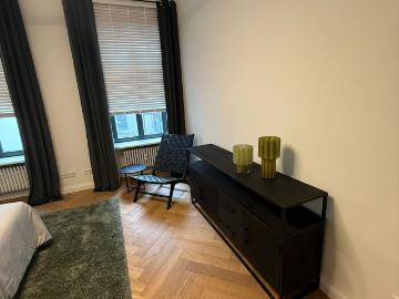 Stylish 2 Room Apartment with Large Balcony and basement near Potsdamer Platz