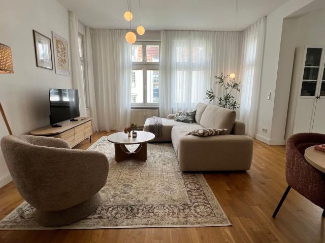 Stylish 2 Room Designer Apartment in Historic Altbau by Schillerpark | Berlin Wedding from March 2027