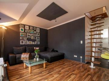 Stylish 2 room maisonette flat with top transport connections