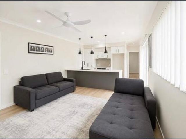 Stylish 2‑Year‑Old Home — Modern Comfort & Convenience