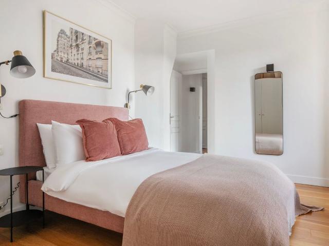 Stylish 2BR Apartment in Heart of Paris, Paris Amsterdam Apartments for Rent