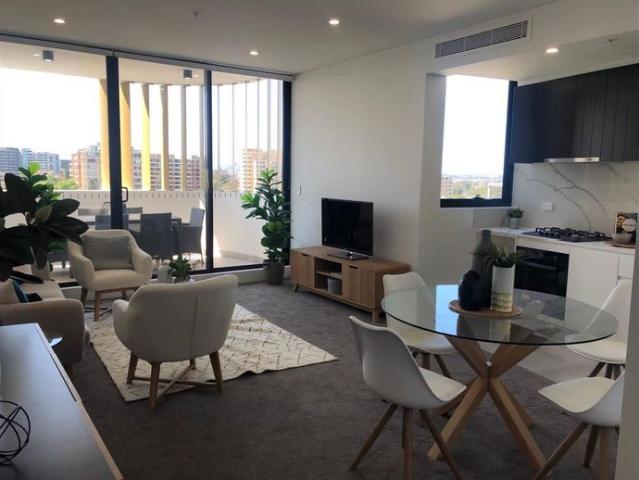 Stylish 2BR Apartment With Parking & Views