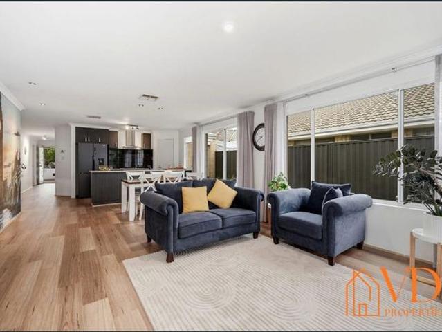 Stylish 3x2 Family Home with Double Garage in Dayton!