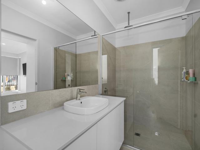 Stylish 3x2 Modern Home Offering Effortless Living in the Heart of Heathridge