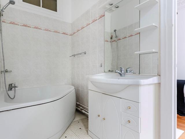 Stylish 3 Bed Apartment in the Heart of Paris, Paris Amsterdam Apartments for Rent