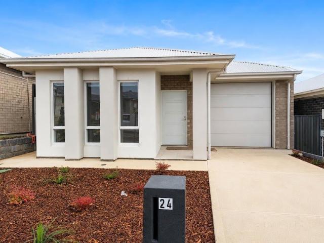 STYLISH 3 BED, 2 BATH HOME LOW MAINTENANCE LIVING AT ITS BEST
