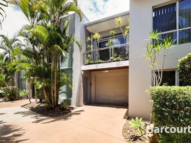 Stylish 3 Bedroom, 3 Bathroom Townhouse in Scarness