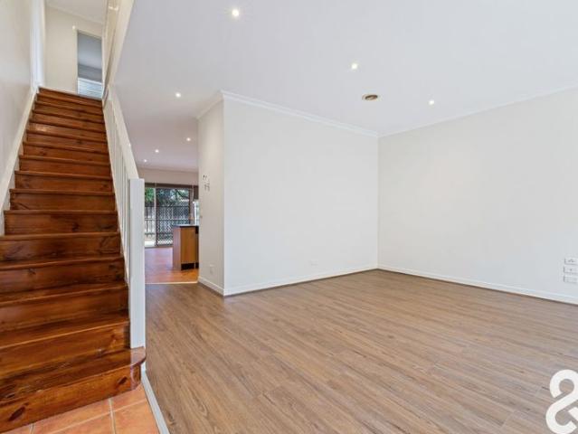 STYLISH 3 BEDROOM TOWNHOUSE