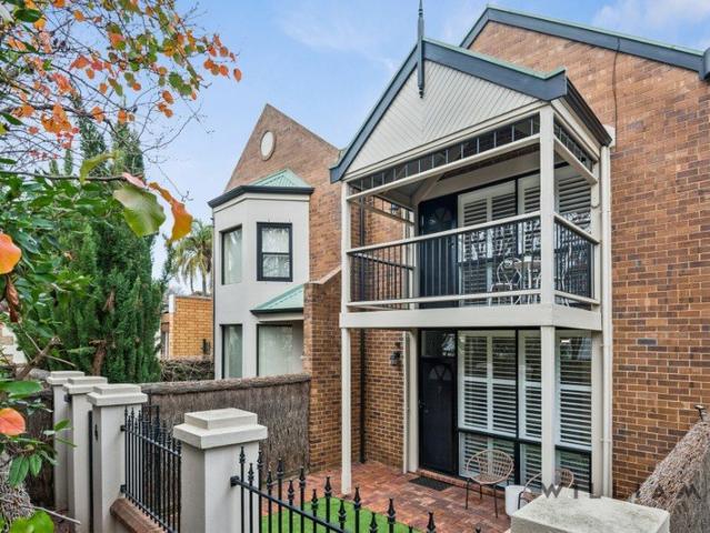 STYLISH 3 BEDROOM TOWNHOUSE IN PRESTIGIOUS CITY FRINGE ADDRESS Secure Double Garage Rear Lane Access Light filled living Lock up and Leave