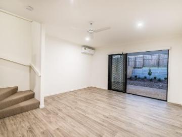Stylish 3 Bedroom Townhouse in Richlands!