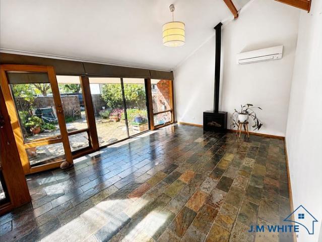 Stylish 3 Bedroom Townhouse in the Heart of Maylands