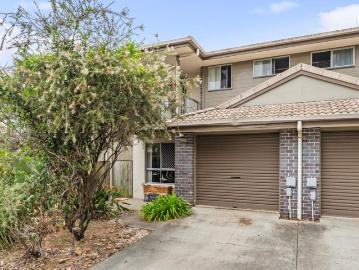 Stylish 3 Bedroom Townhouse Offering Comfort and Convenience