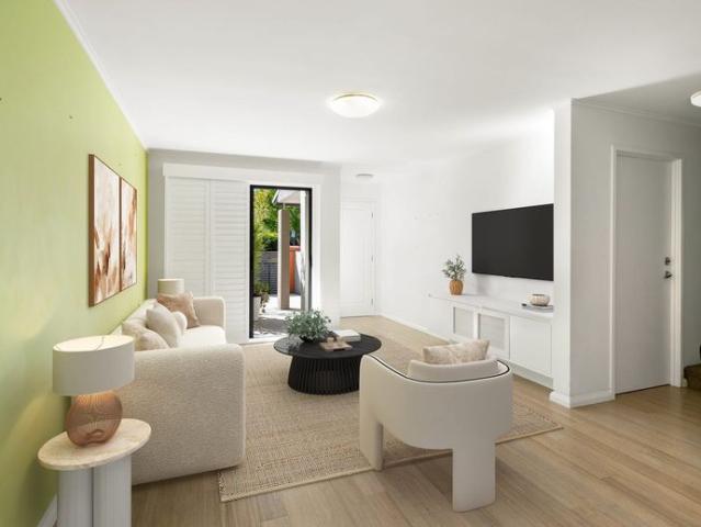 Stylish 3 Bedroom Townhouse Resort Style Pool in Complex