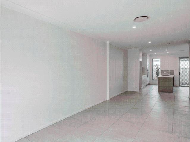 STYLISH 3 BEDROOM TOWNHOUSE WITH DUCTED AIR CONDITIONING
