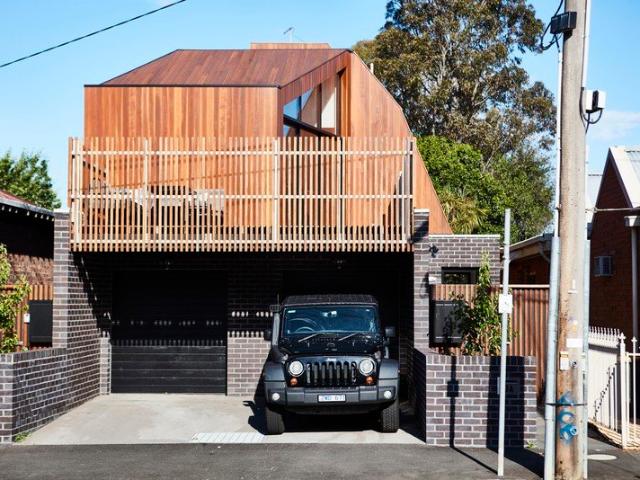 Stylish 3 Bedroom Townhouse with Private Rooftop Terrace & City Views