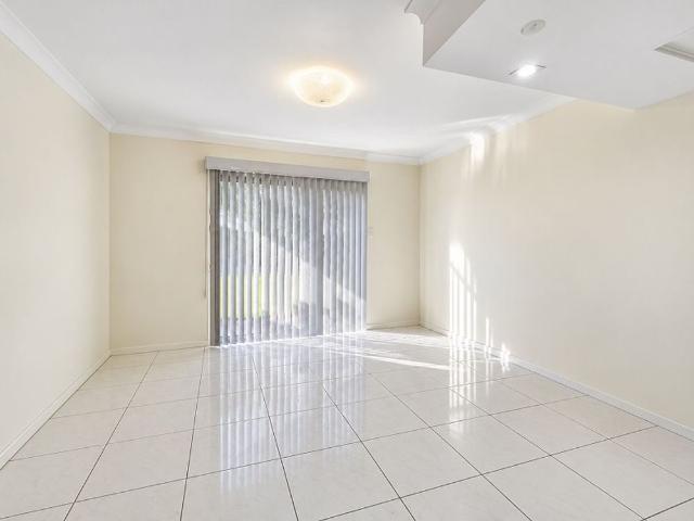 Stylish 3 Bedroom Townhouse with Stair Lift – Comfort&comma  Convenience & Easy Living&excl