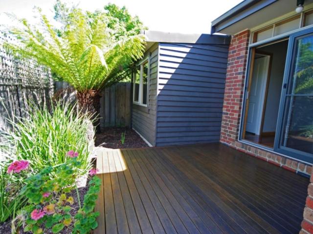 Stylish 3 Bedroom Unit in Mckinnon Secondary School Zone
