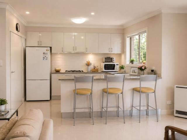 Stylish 3 Bedroom Unit in Prime Roseville Location!