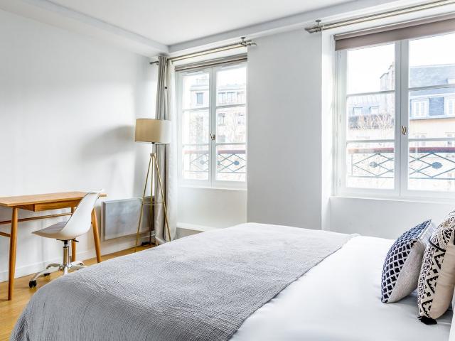 Stylish 3 Bedroom Apartment in Central Paris, Paris Amsterdam Apartments for Rent