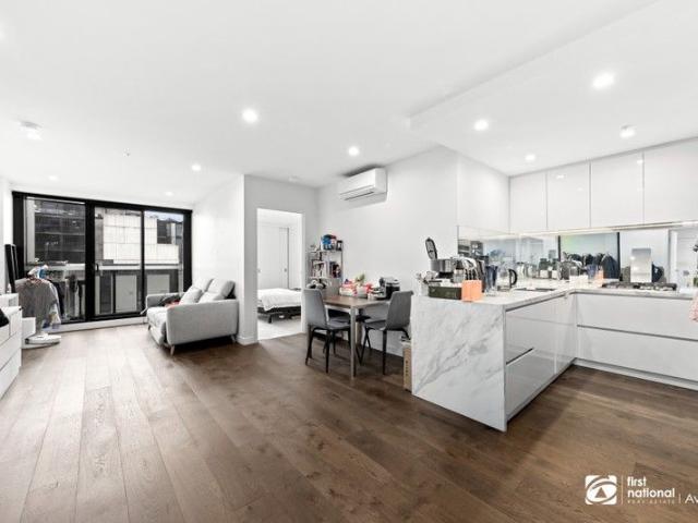 Stylish 3 Bedroom Apartment in North Melbourne