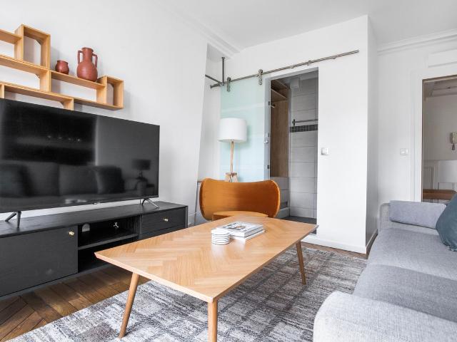 Stylish 3 Bedroom Apartment in the Heart of Paris, Paris Amsterdam Apartments for Rent