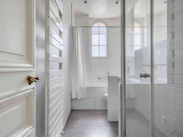 Stylish 3 Bedroom Apartment in the Heart of Paris, Paris Amsterdam Apartments for Rent