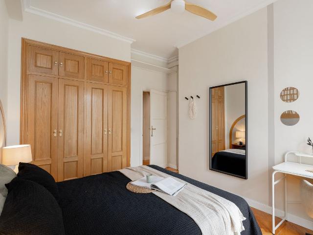 Stylish 3 Bedroom Apartment with Designer Decor and Modern Amenities, Madrid Amsterdam Apartments for Rent