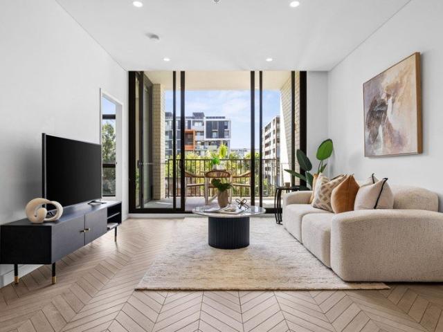 Stylish 3 Bedroom Apartment with Parking in 'The Finery'