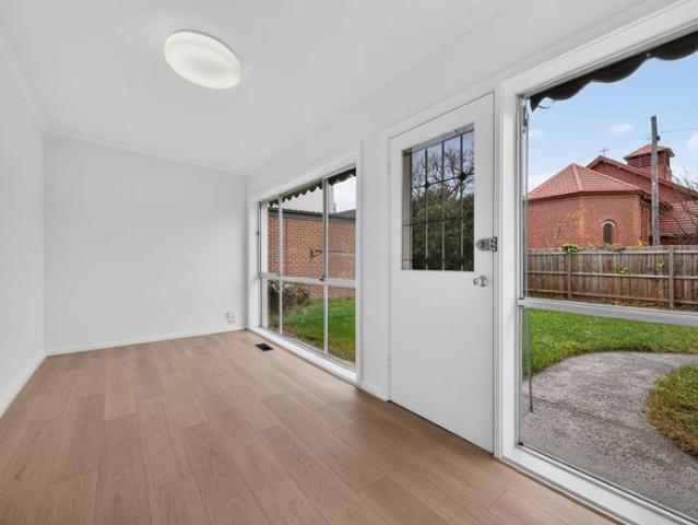 Stylish 3 Bedroom Art Deco Home in Prime Glen Huntly