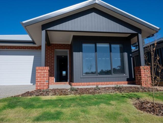 Stylish 3 Bedroom Duplex in Prime Yarrawonga Location