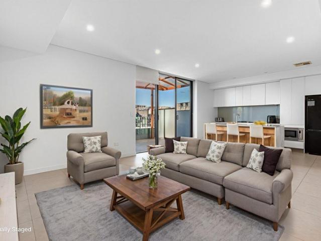 Stylish 3 bedroom Family Living in Prime Meadowbank Location with 5.9% Gross rental return