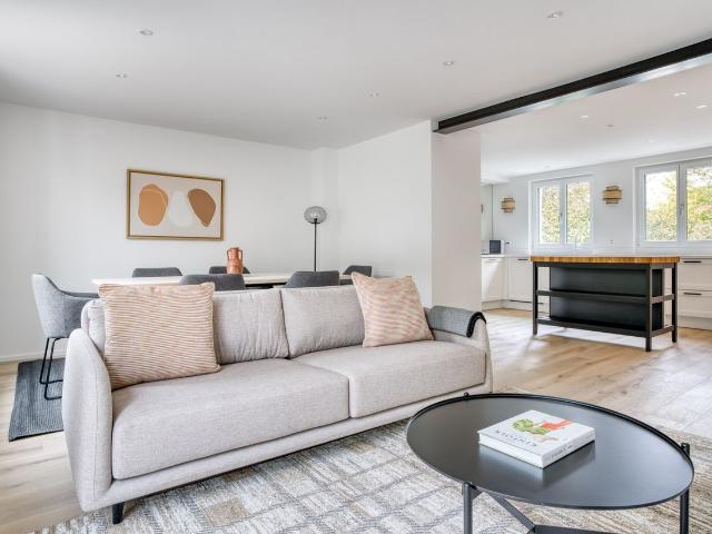 Stylish 3 Bedroom Furnished Apartment in Friesenberg, Zurich Amsterdam Apartments for Rent