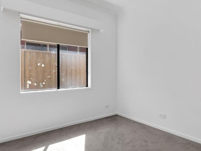 Stylish 3 Bedroom Home for Lease in Greenacres