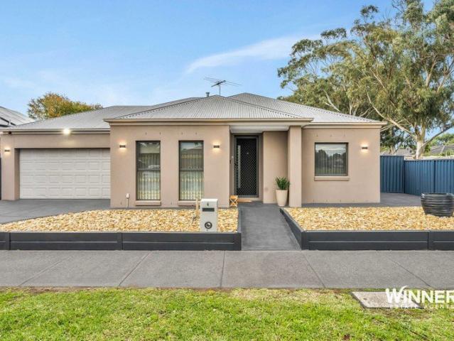 Stylish 3 Bedroom Home in the Heart of Lakeside