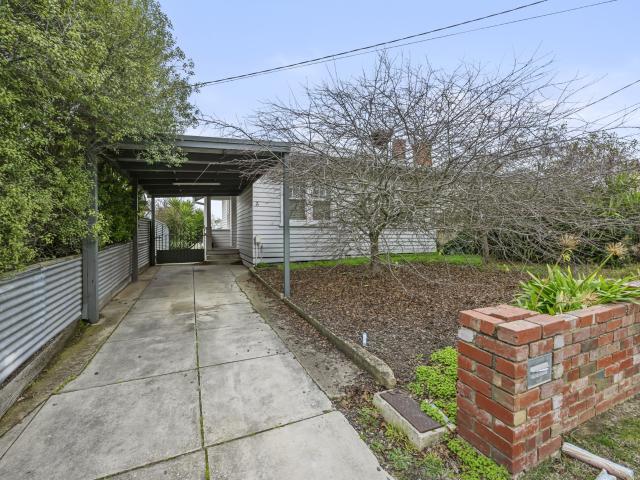 Stylish 3 Bedroom Renovation in Newington – Shops, Schools & CBD Nearby